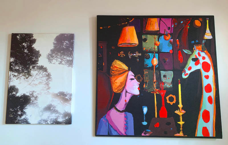 NAINEN JA KIRAHVI Wallpiece Print