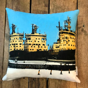 Taiga Colors icebreaker cushion with three yellow and black icebreakers on ice